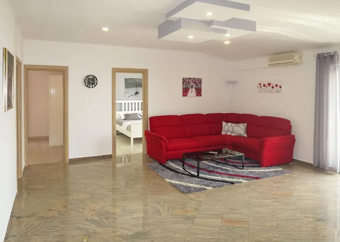 Andrijana By Interhome * マスレニツァ